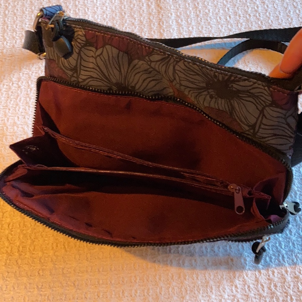 Crossbody Purse Vibrant Purple and Maroon Floral Pattern Adjustable Strap - Picture 4 of 11